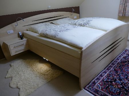 Bett Hainbuche mit Wenge Intarsien Sondermaß 210x200 cm